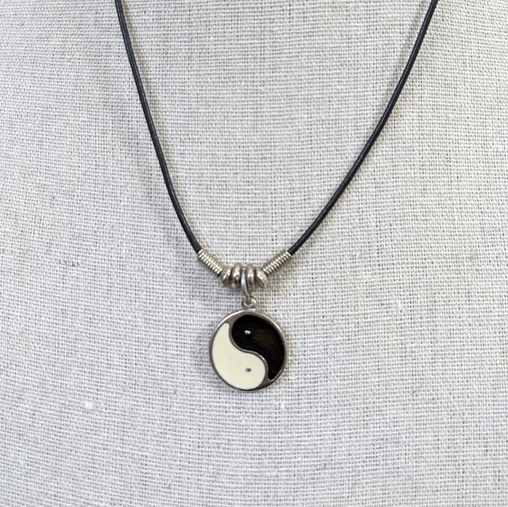 Y2k ying yang necklace